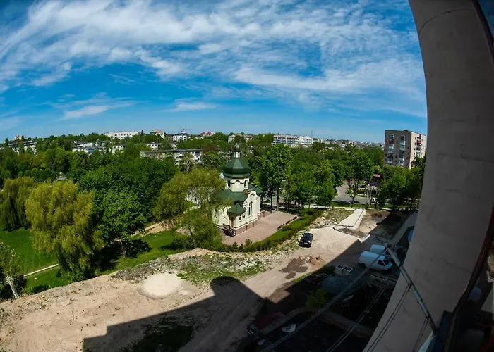 1-К Подобово Біля Педуніверситету, До Центру До 10 Хв
